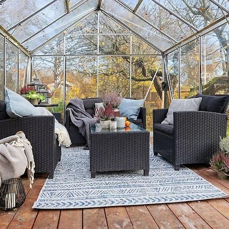 Amazing Family Home In ストックホルム エクステリア 写真